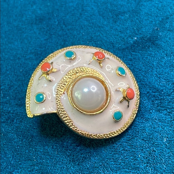 Vintage Goldtone and Faux Pearl Spiral Clip On Earrings - Picture 3 of 7